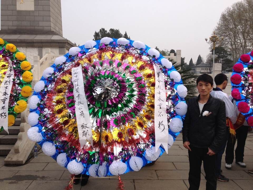 公司干部職工，到華北軍區(qū)烈士陵園掃墓，深切緬懷革命先烈