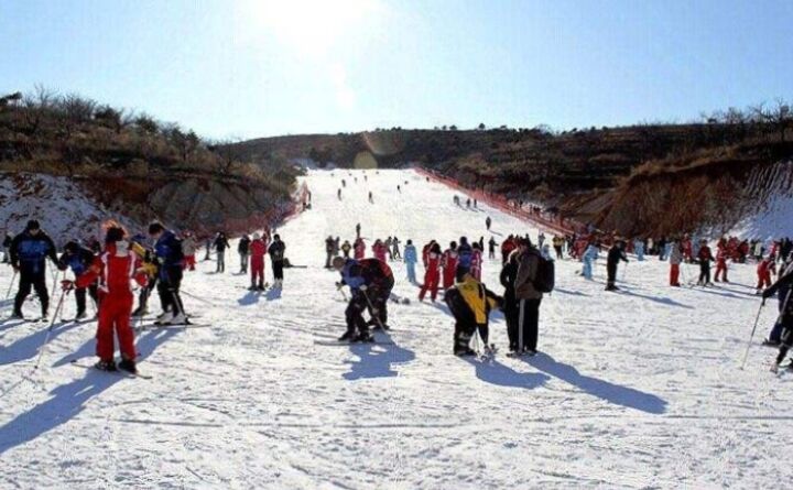 河北中都投資有限公司歡迎各界朋友，到薊洲國際滑雪場度假、旅游。